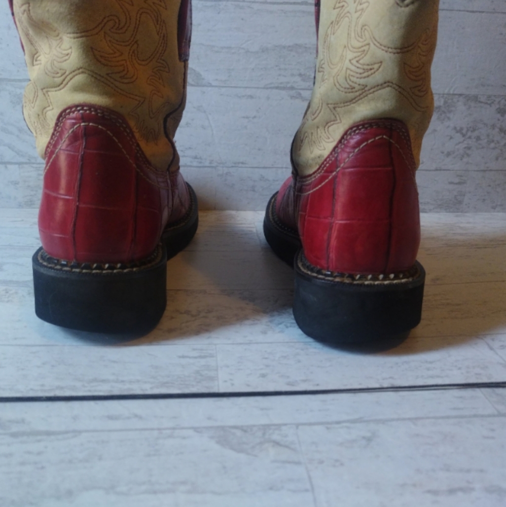Ariat FatBaby Alligator Print Red and Cream Suede Leather youth size 3 Cowgirlbo - Picture 2 of 12